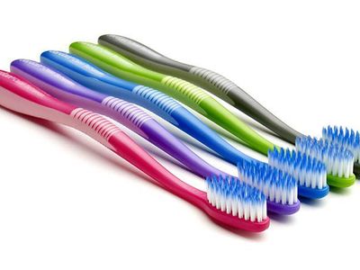 Как выбрать зубную щетку: электрическая или обычная?